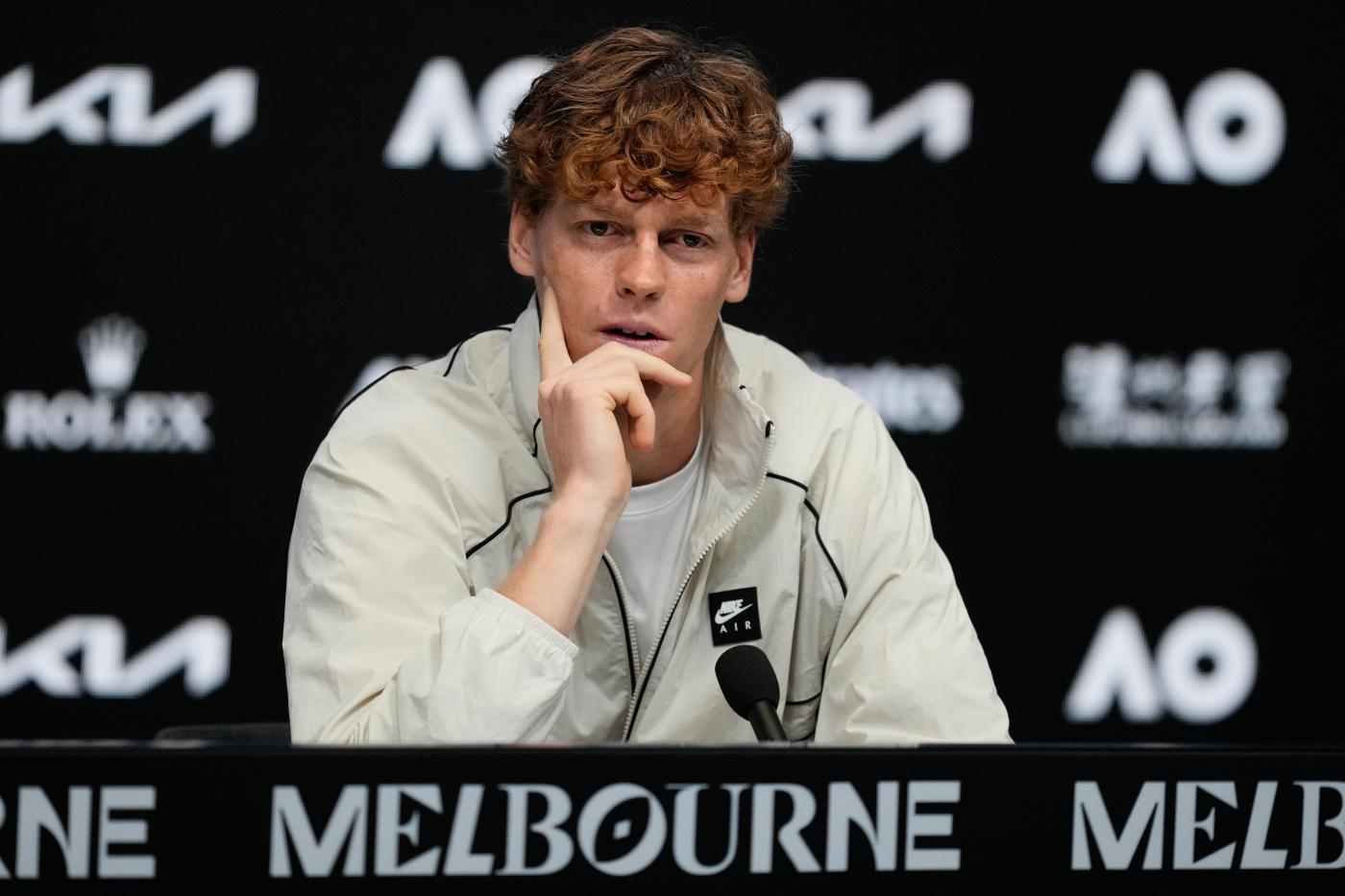 “Non si tratta di battere un avversario, ma di sentirsi a proprio agio in ogni situazione”: Sinner spiega le sue sensazioni prima degli Australian Open