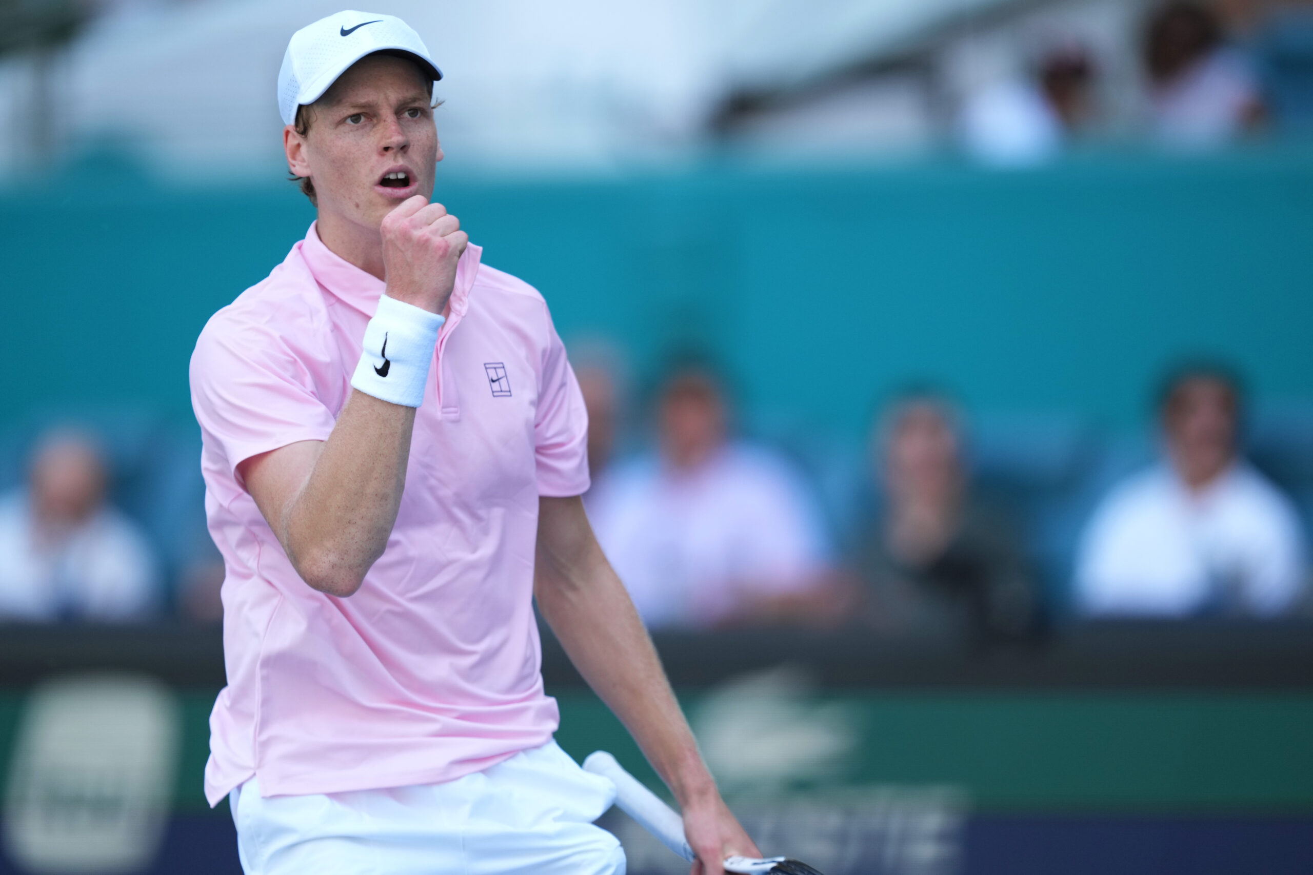 Sinner senza macchia: batte Zverev in due set e vola in finale a Miami